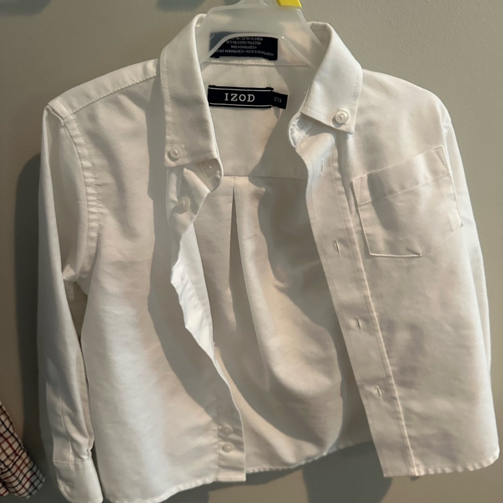 IZOD Crisp White Collared Shirt